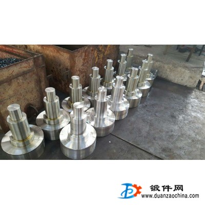 供應(yīng)各類鍛件，軸，齒輪，法蘭，四通閥體，模塊，高速鋼，管道等