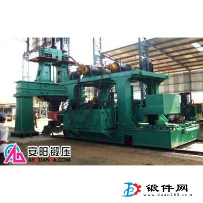 安陽鍛壓生產(chǎn)全液壓操作機(jī)10噸操作機(jī)夾持軸類鍛件