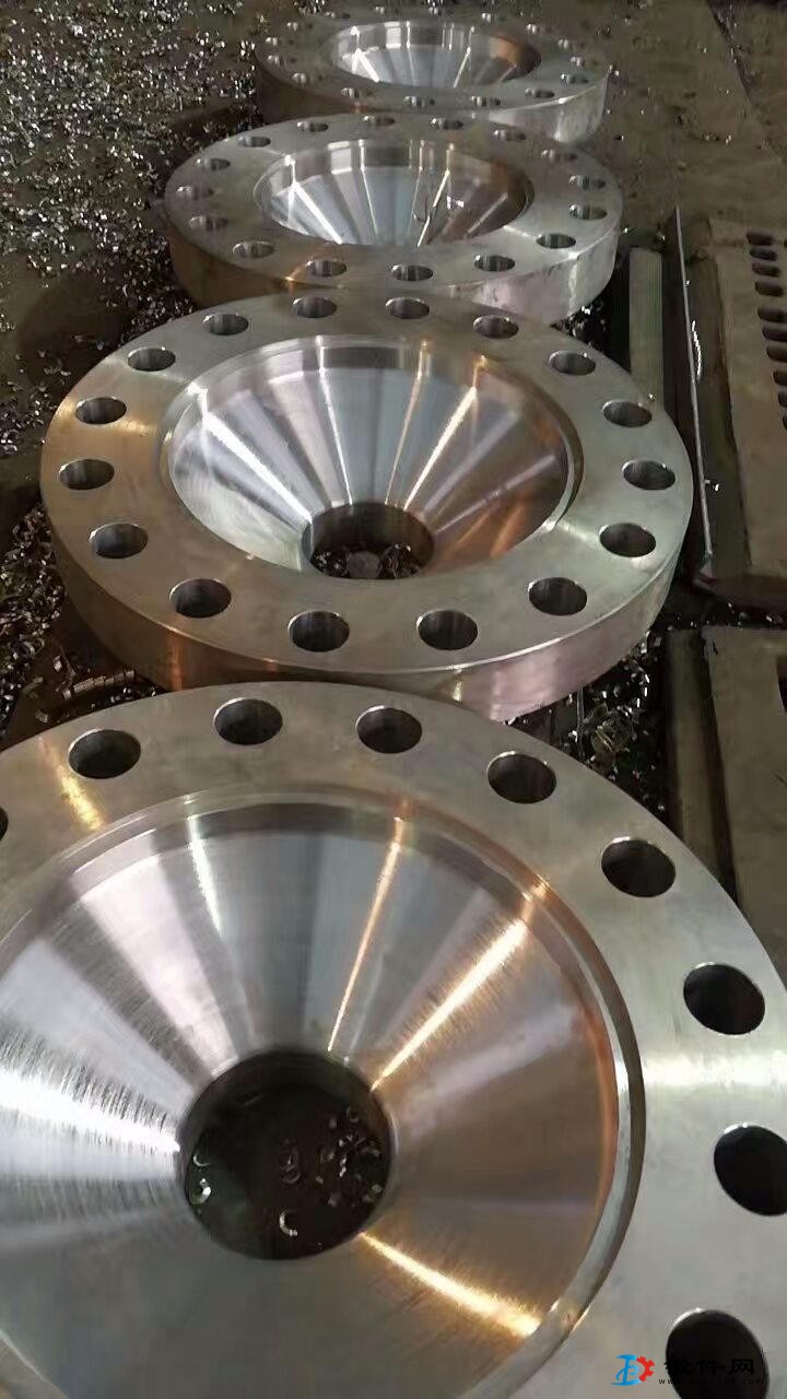 鍛造各種法蘭，管件。