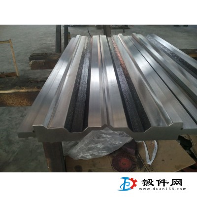 折彎模具定做,液壓沖床聯(lián)合沖剪機(jī)改裝折彎模具
